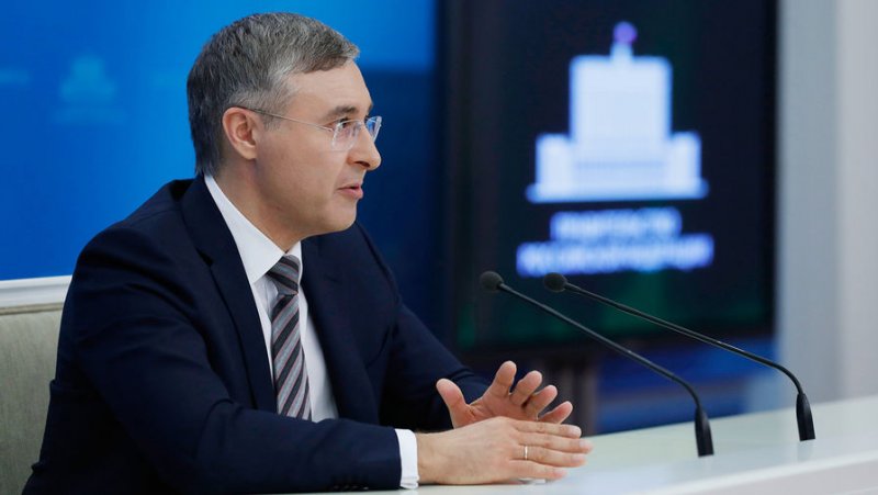 Глава Минобрнауки РФ Валерий Фальков поздравляет преподавателей высшей школы