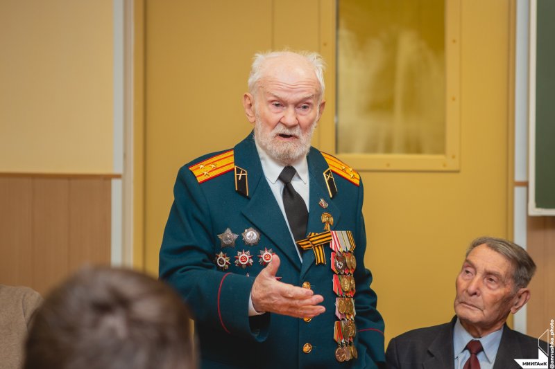 Студенты МИИГАиК встретились с ветераном Великой Отечественной войны Николаем Петровичем Пудовым