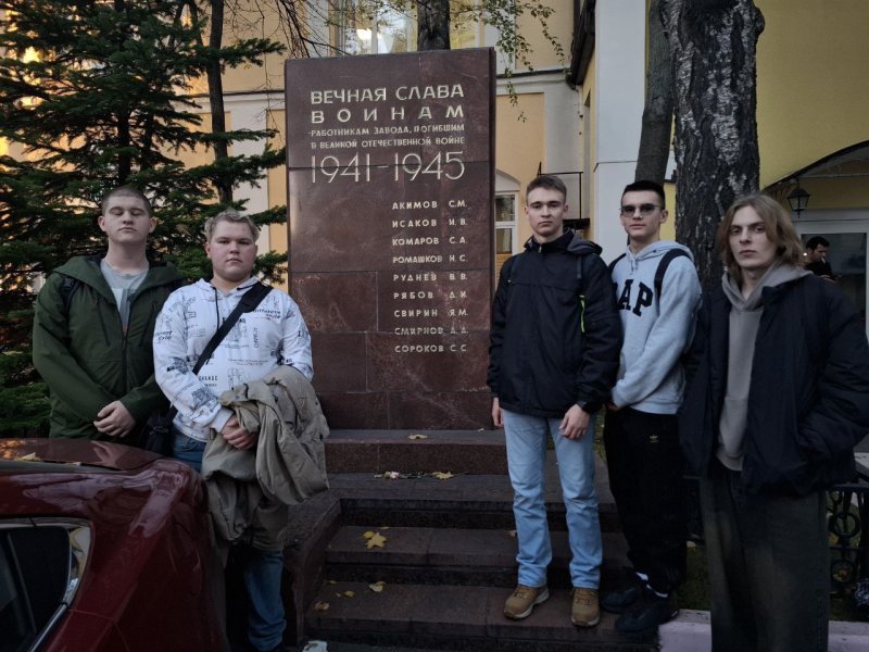 Студенты факультета Геоинформатики и информационной безопасности посещают мемориалы, посвященные Великой Отечественной войне.